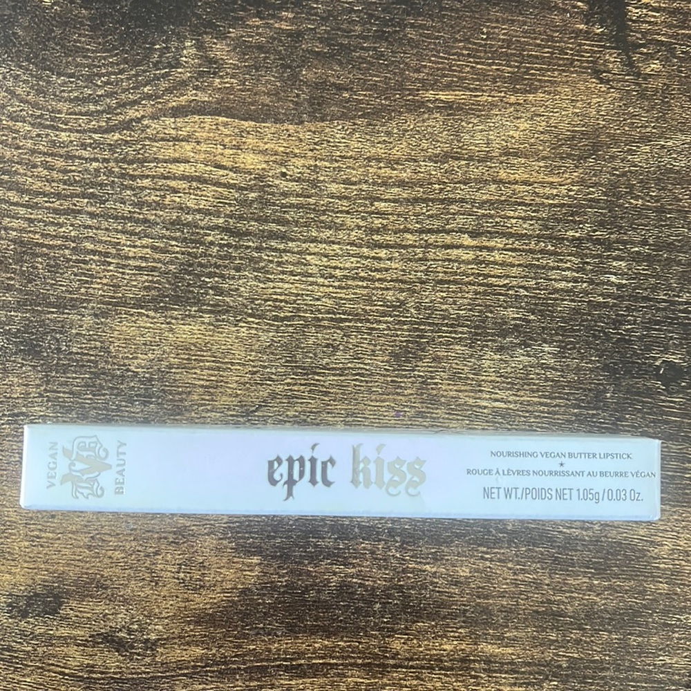 Vegan Beauty epic kiss